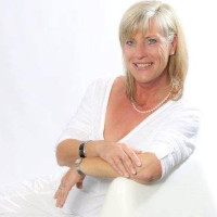 Die Botschafterin - Tarot & Kartenlegen - Beruf & Finanzen - Hellsehen & Wahrsagen - Liebe & Partnerschaft - Medium & Channeling